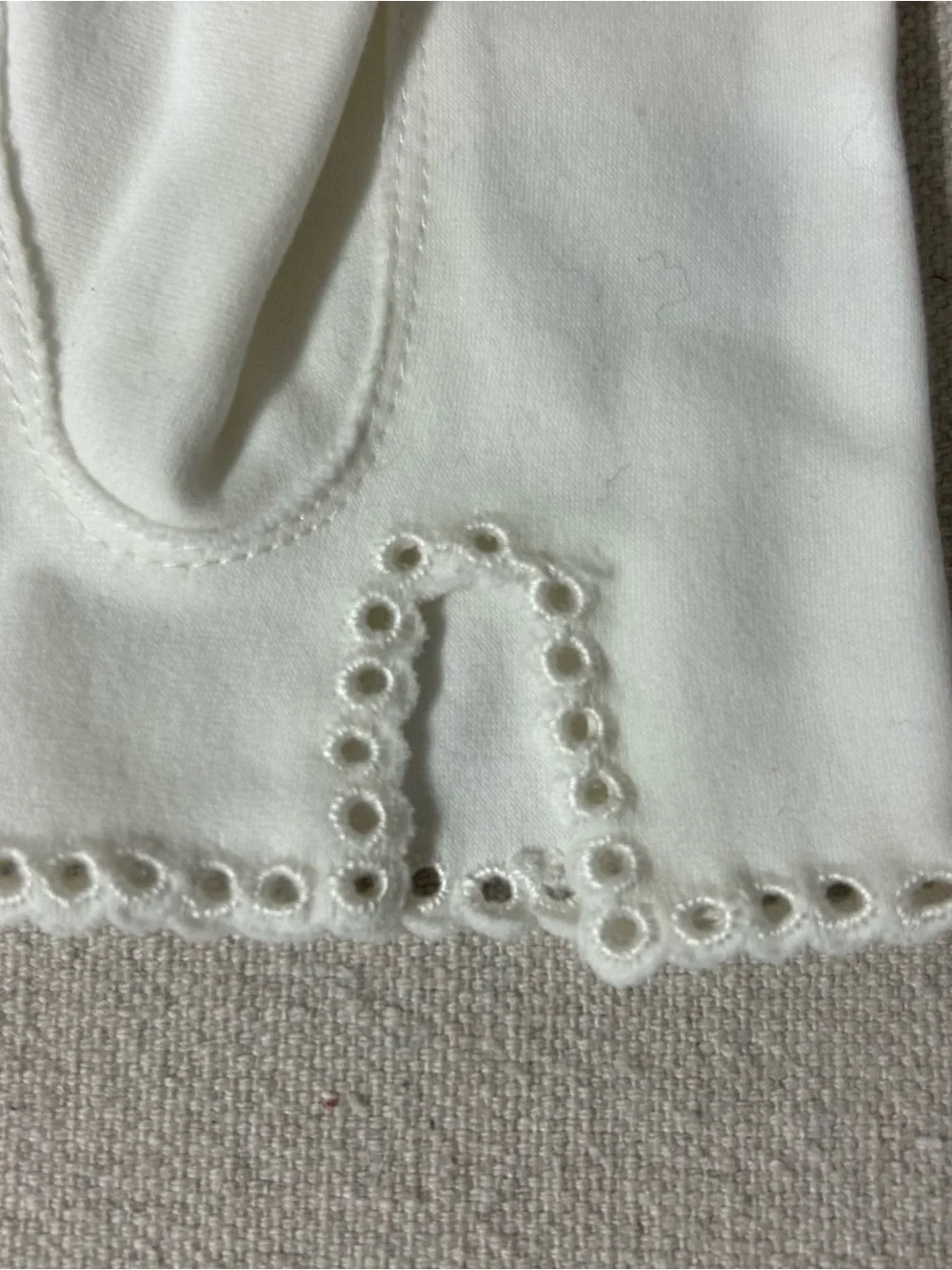 Vintage Aris Gloves Women’s 6.5 White 100% Cotton Embroidered Wrist Length